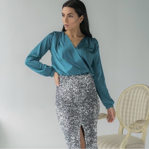 Cute NEW Satin Silk Blouse - Picture 3 of 3